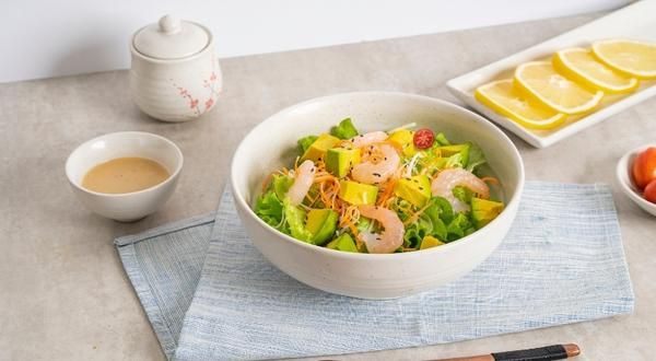 Giải ngấy với salad bơ tôm